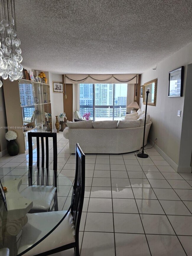 Photo - 19195 Mystic Pointe Dr Unidad 701