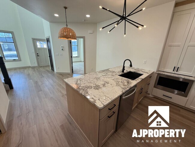 Photo - 8609 W Shoreline Pl