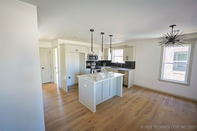 Photo - 108 W 2nd St Unidad E