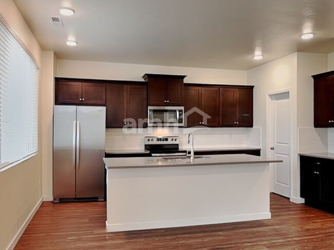 Photo - 898 N Garnet Creek Ave