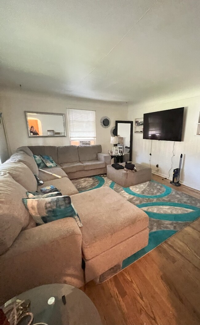 Photo - 3116 Mackinaw St