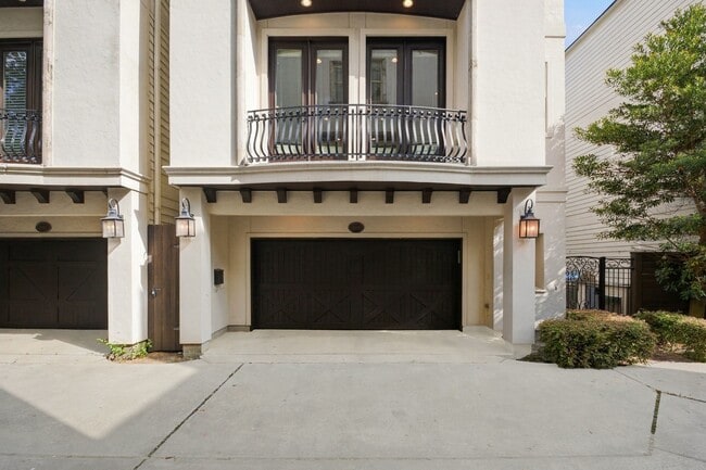 1108 Peveto St