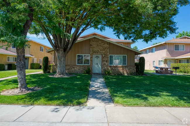 Building Photo - 2128 Palisade Ave Unit 3 Rental