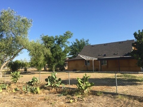 Photo - 3 bedroom/2 bath house WIL VERY LARGE LOT
