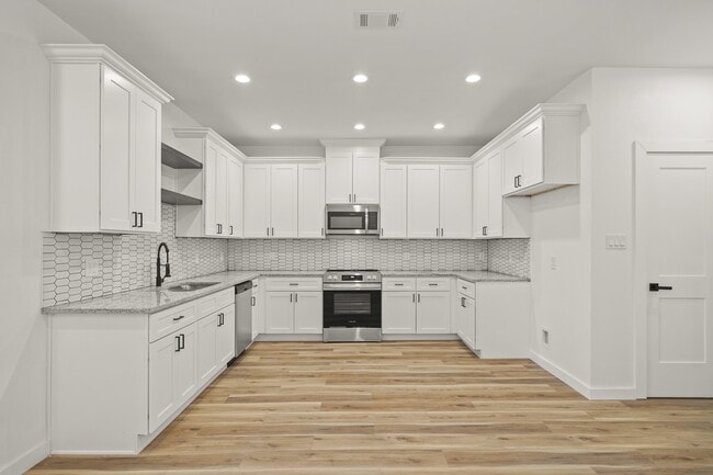 Photo - 6206 Lyndhurst Dr