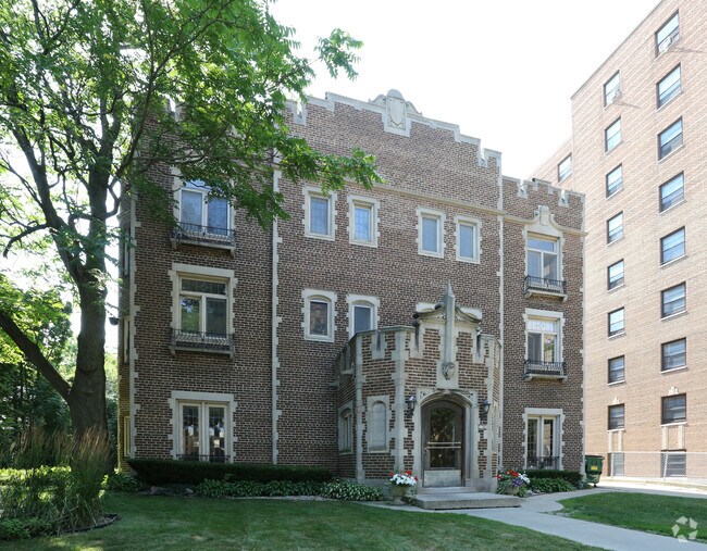 Photo - Edgewater Apartments