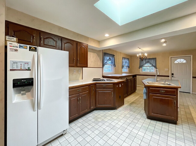 6244 Williamsburg Blvd