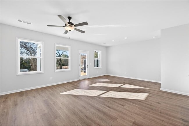 Photo - 548 Madison St