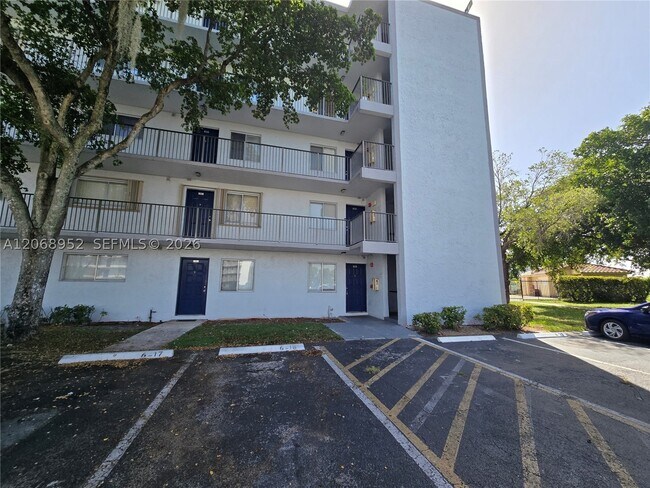 Photo - 8700 N Sherman Cir Unit 108