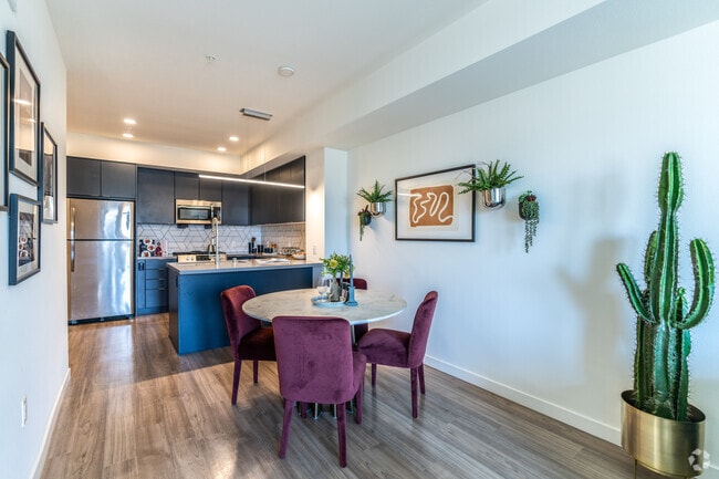 1BR, 1BA - 792 SF
