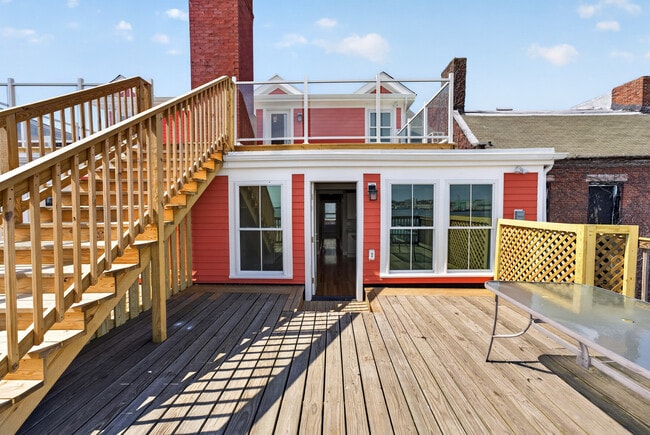 Photo - 138 Bank St
