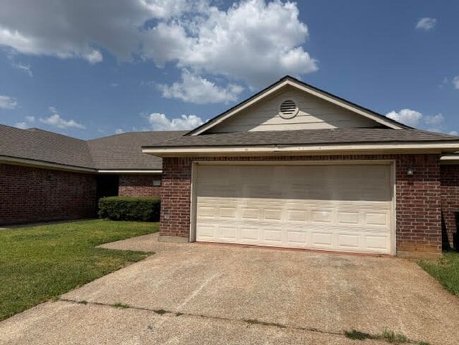 Photo - 10209 Lilac Ln