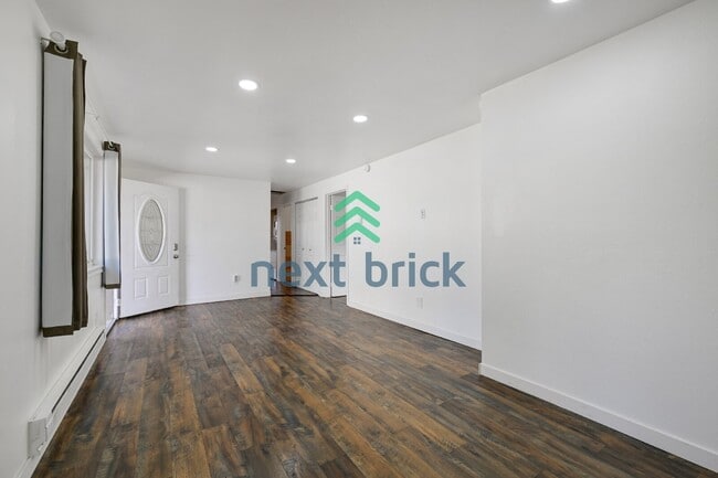 Photo - Charming 3-Bedroom Home in Auburn Near Green River College with Fenced Yard & Prime Location!