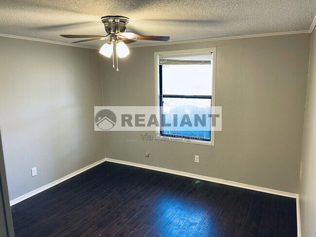 Photo - 802 Amhurst Dr