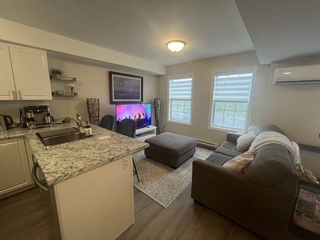 Photo - 480 Lonsberry Dr