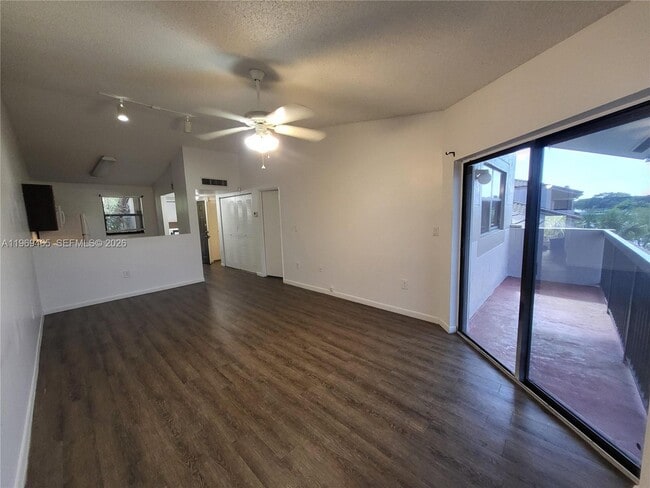 Building Photo - 9921 Nob Hill Ln Unit 9921