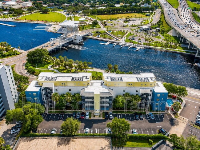 Building Photo - 1501 Doyle Carlton Dr Unit Apt 411