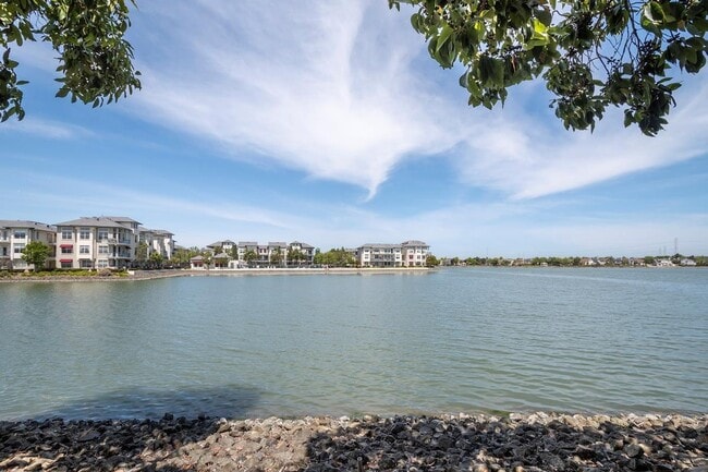 Building Photo - 812 Constellation Ct