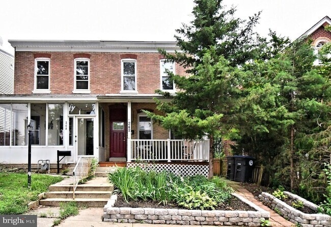 Building Photo - 242 E 8th Ave Rental