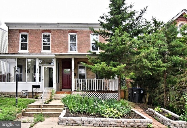 Building Photo - 242 E 8th Ave Rental