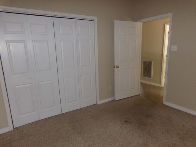 Photo - 903 Cook St
