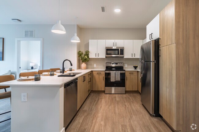 2BR, 2BA - 1,022SF - Pine - Kitchen