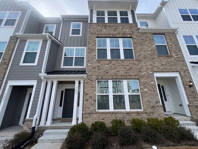 Stunning 4BD, 3.5BA Knightdale Townhome wi... - Stunning 4BD, 3.5BA Knightdale Townhome wi...