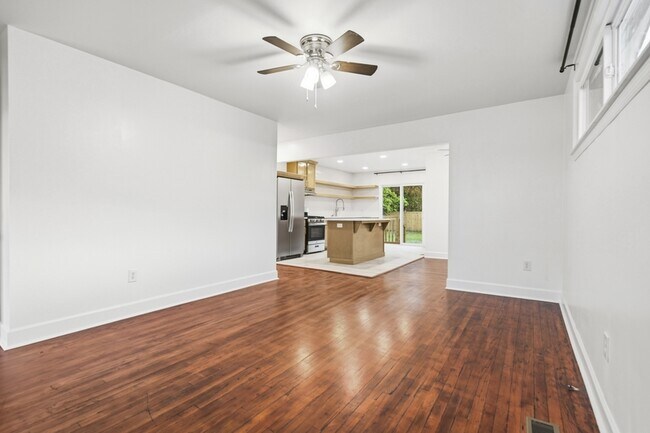 Photo - 3831 Hottinger Ave