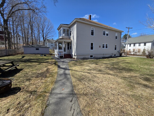 Building Photo - 12 Maple St Unit 12 Rear