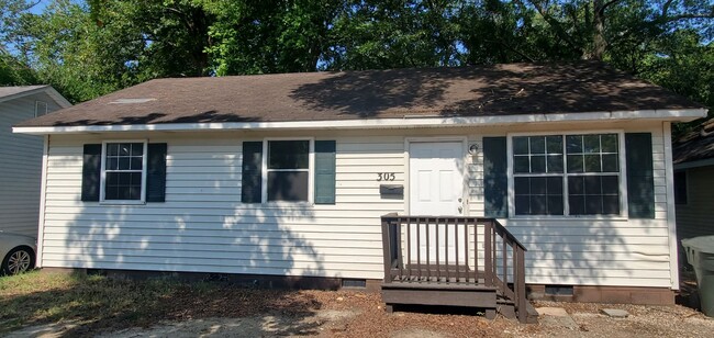 3 Bedroom 1 Bathroom House - 3 Bedroom 1 Bathroom House