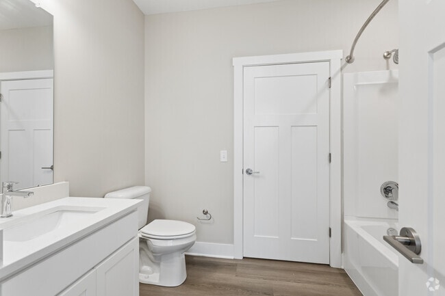Peridot 2BR, 2BA - 1,023SF - Second Bathroom