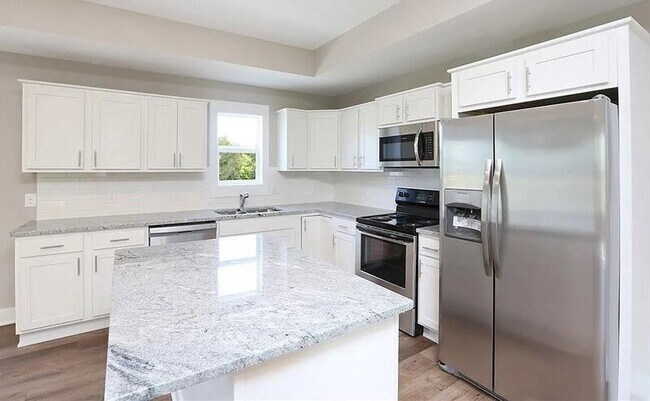 Photo - 301 SE 11th St