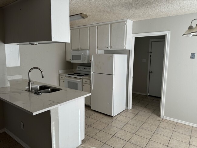 Building Photo - 3509 Stoneridge Dr Rental