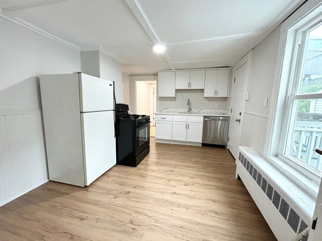 Building Photo - 13 Saratoga St Unit 2