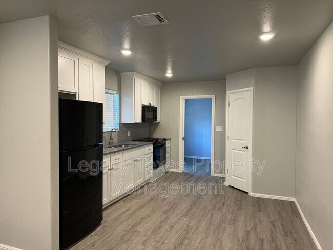 Photo - 112 W Wilson St