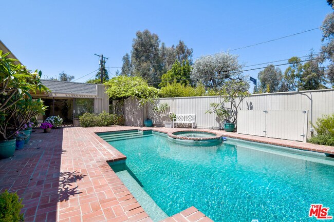 Photo - 738 Hanley Ave
