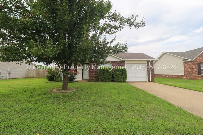 Building Photo - 3 Bed | 2 Bath in Owasso!