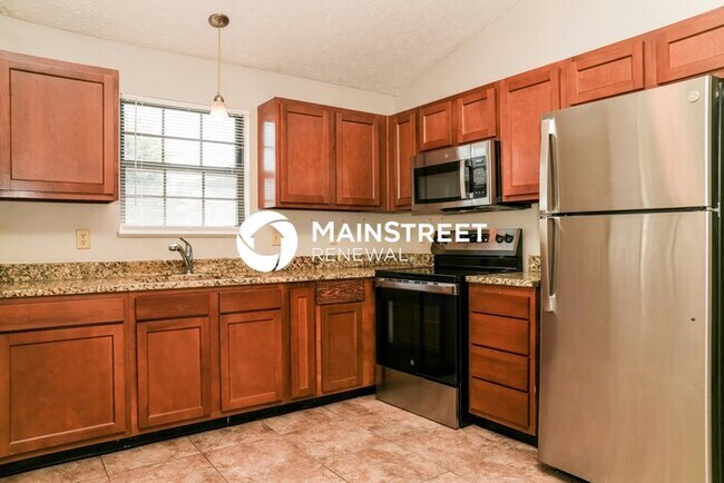 Photo - 3 Bedroom Pet-Friendly Home in Indianapolis, IN with Main Street Renewal