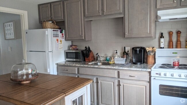 Building Photo - 44 Hart St Rental