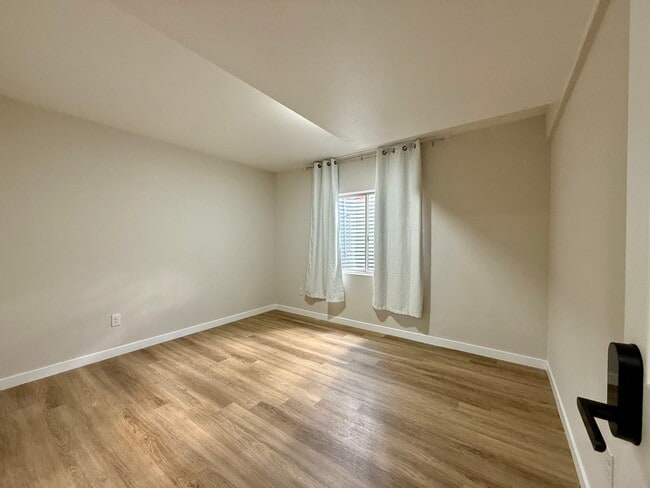 Building Photo - 411 Ruby Dr