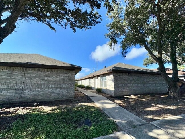 Building Photo - 17 Mynah Ave Unit 2