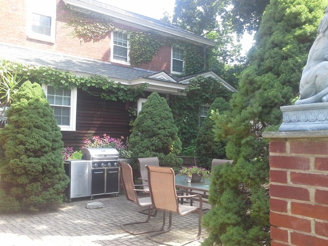 Building Photo - 2 S Center St Unit 56 Elm