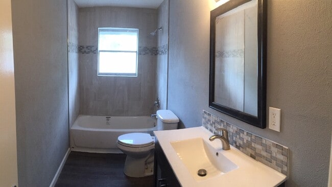 Photo - 1527 Hillside Dr