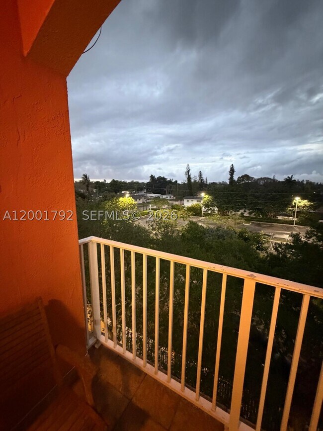 Building Photo - 1300 NE 109th St Unit 404