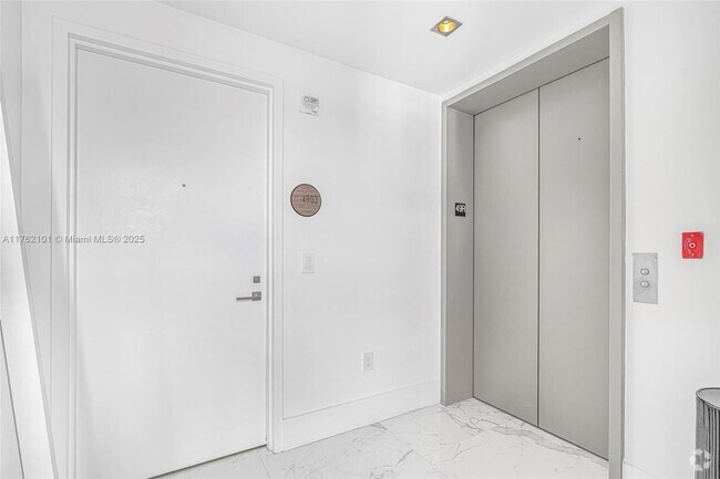 Building Photo - 650 NE 32nd St Rental