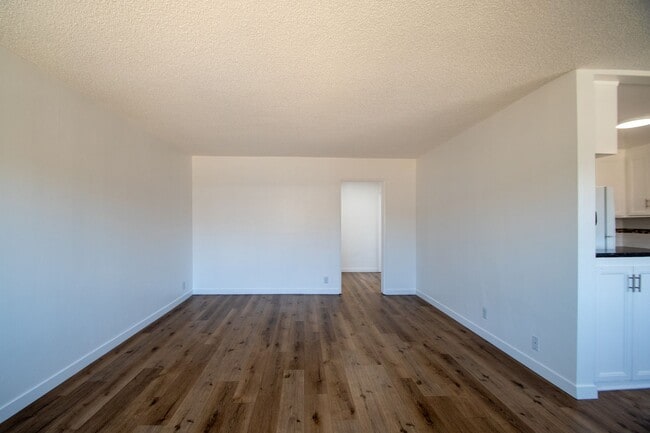 Photo - 6512 Woodman Ave Unit 09