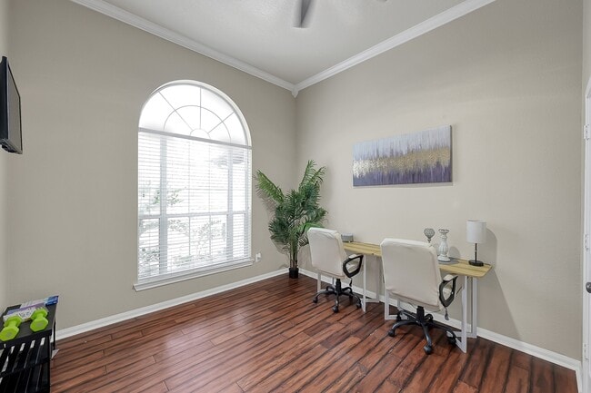 Photo - 180 Park Way