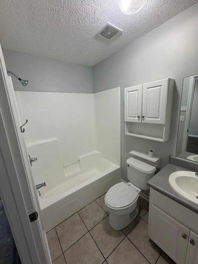 Baño principal - 6224 Sunset Ave