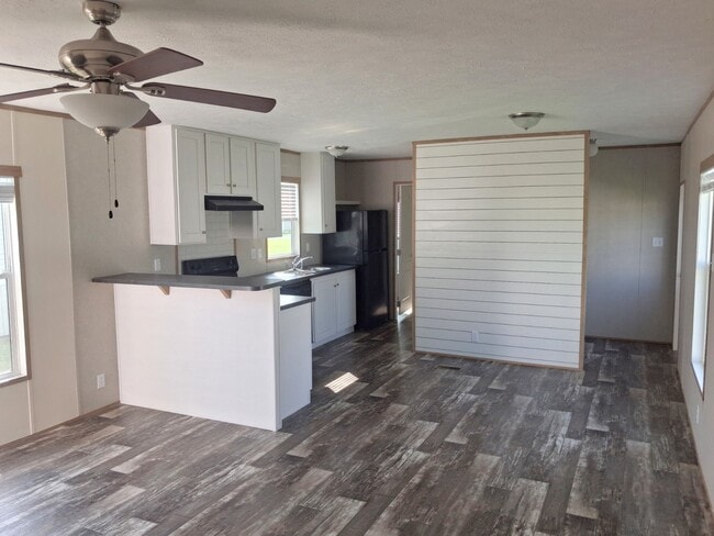 Building Photo - 572 Banjo Way