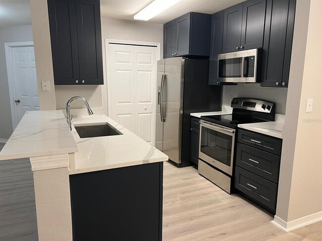 Photo - 5455 Vineland Rd Unit 3108